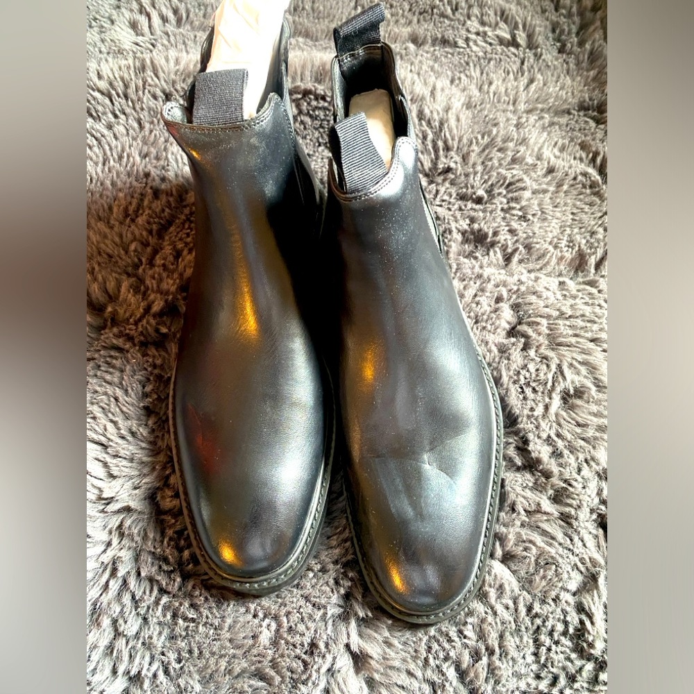 Men’s black Chelsea boots